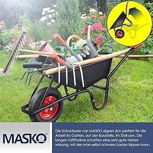 eine Schubkarre voller Werkzeuge